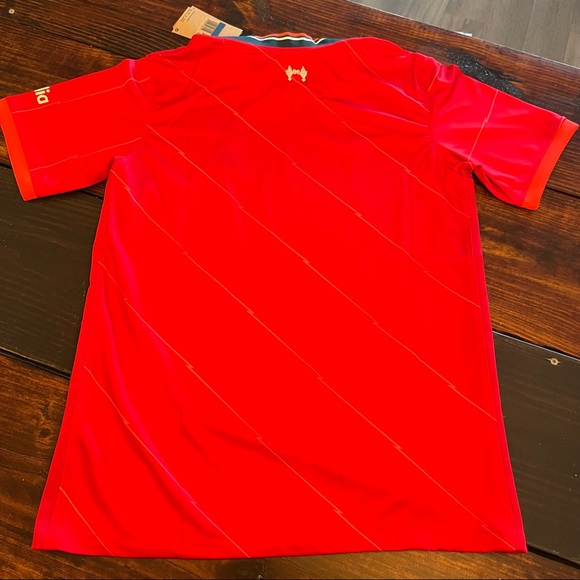 Liverpool home jersey new with tags. Unfortunately did not fit me - Picture 2 of 4
